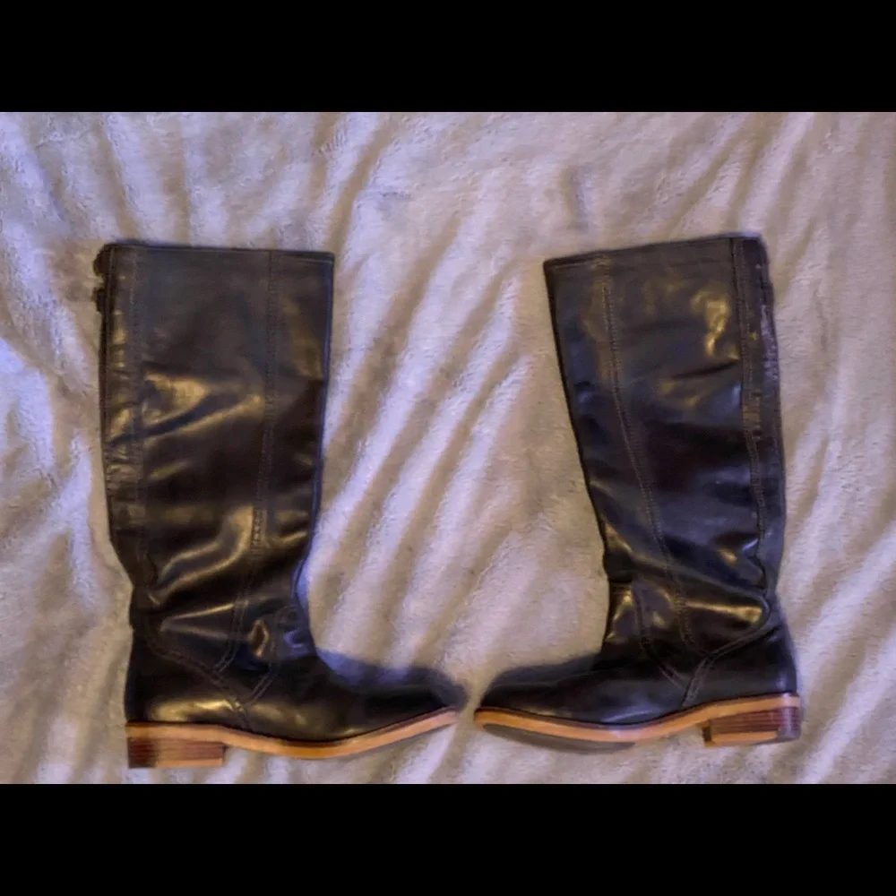 Lucky brand Andria black, tall leather books faux crepe sole gently worn size 10 - Picture 3 of 16